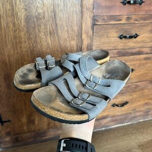 Northside Women’s Sandals similar to Birkenstock Size 10 Gray with buckles